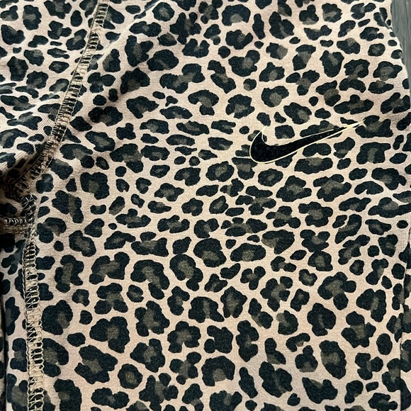 Nike leopard youth leggings size large - Picture 2 of 4